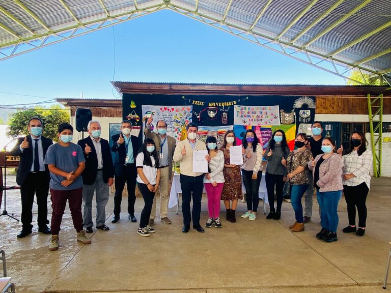 SLEP Colchagua y Municipalidad de Chimbarongo suscriben convenio de colaboración que apoyará a estudiantes del territorio