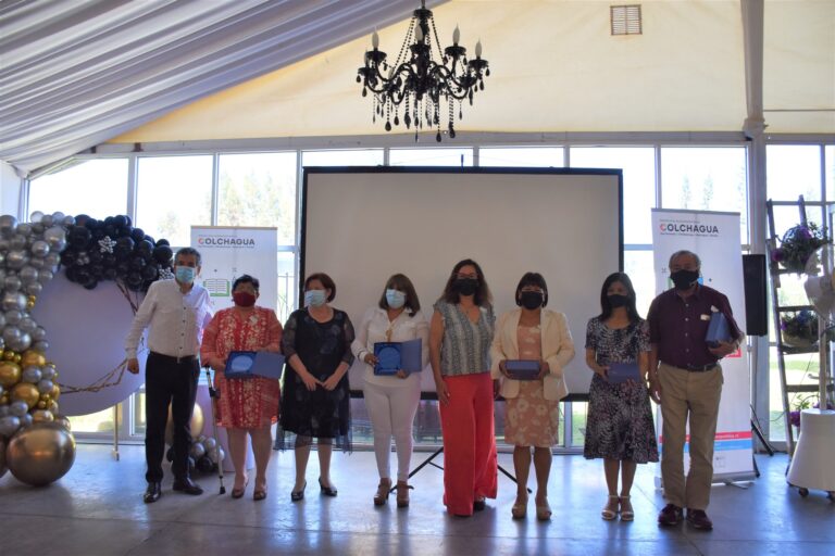Docentes y asistentes de la educación acogidos a retiro recibieron merecido homenaje de SLEP Colchagua