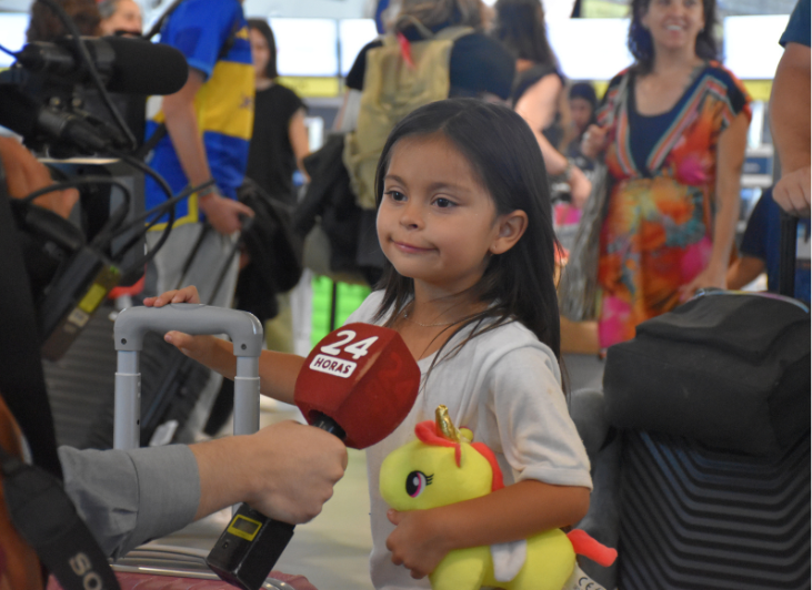 Sophie y su mamá, de Chimbarongo, fueron premiadas por su impecable asistencia al centro de párvulos y están conociendo la NASA.